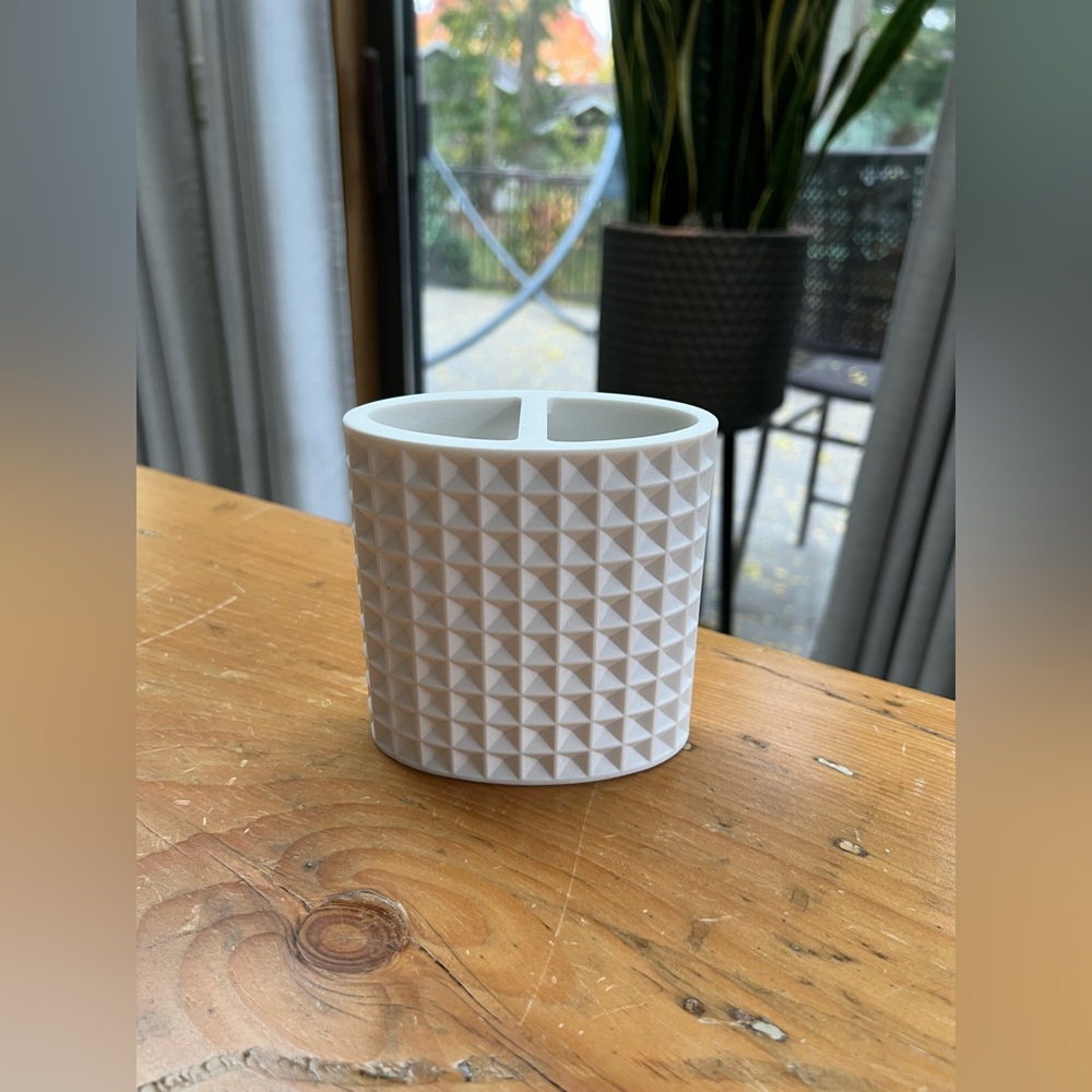 UGG White Geometric Organizer